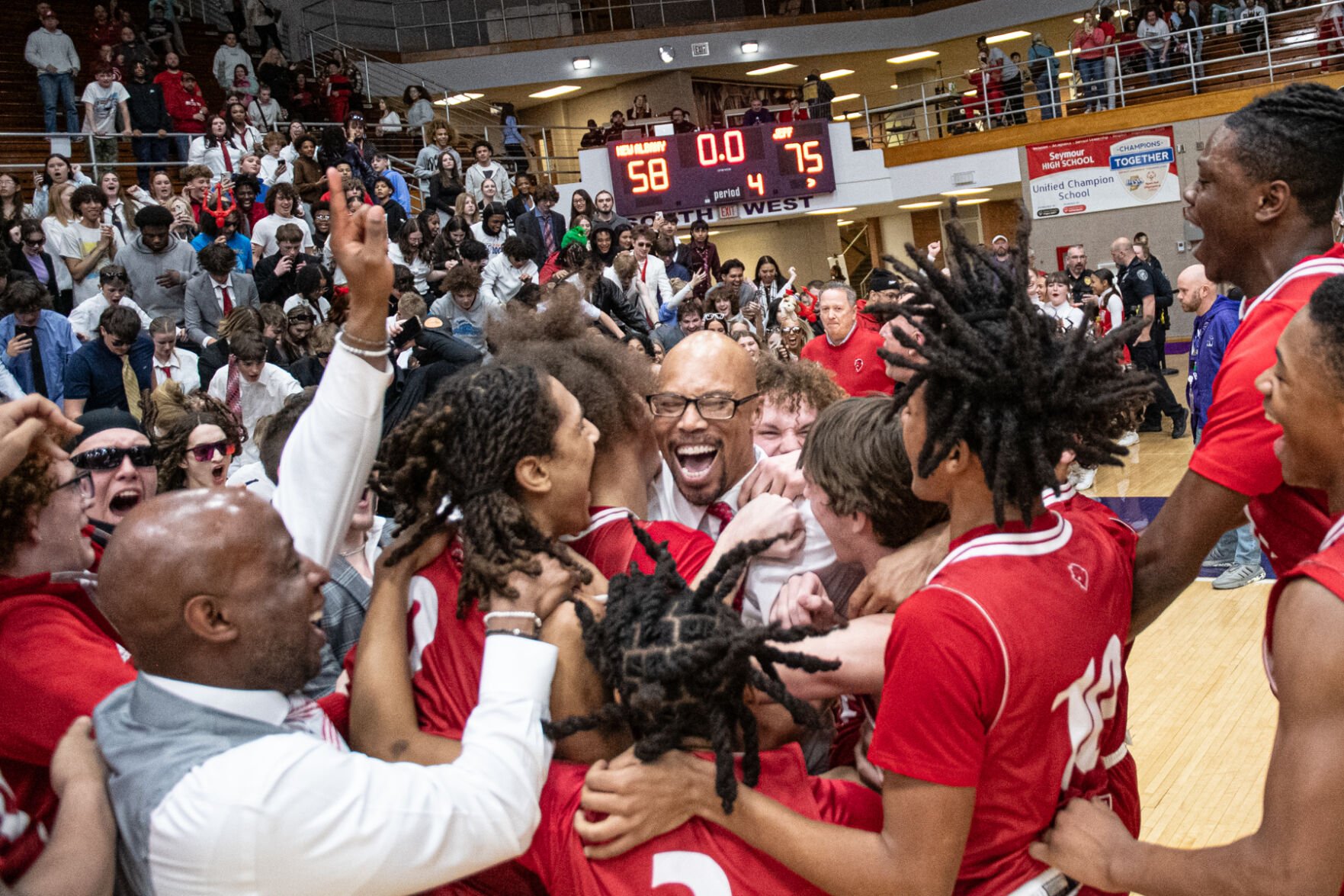 Jeffersonville Red Devils Clinch 40th Sectional Title with Dominant Win over New Albany Bulldogs