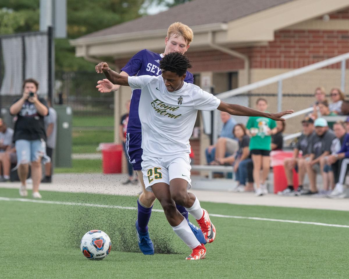10-5-21_FloydCentral-v-Seymour_BSoc_17396.jpg