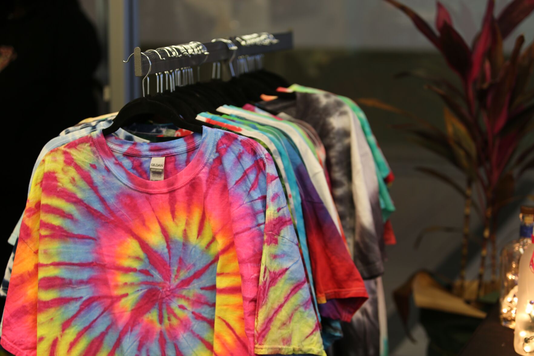 Jeffersonville teenager sells customized tie dye T shirts in