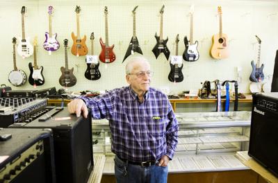 Ace In The Hole Longtime Pawn Shop Owner Hanging It Up In New Albany News Newsandtribune Com