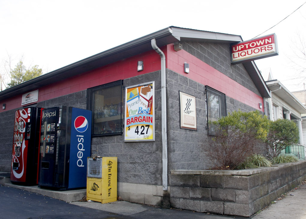 UPDATE New Albany liquor store robbed at gunpoint; police seek three