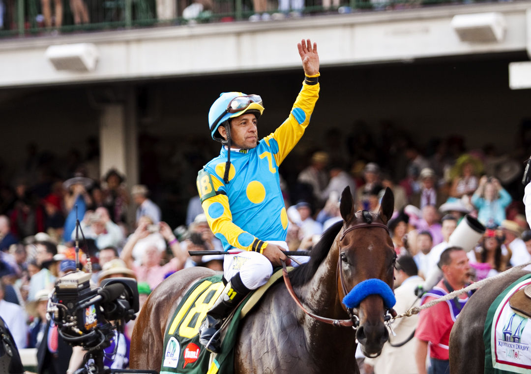 Triple Crown winning jockey Victor Espinoza waves to the crowd