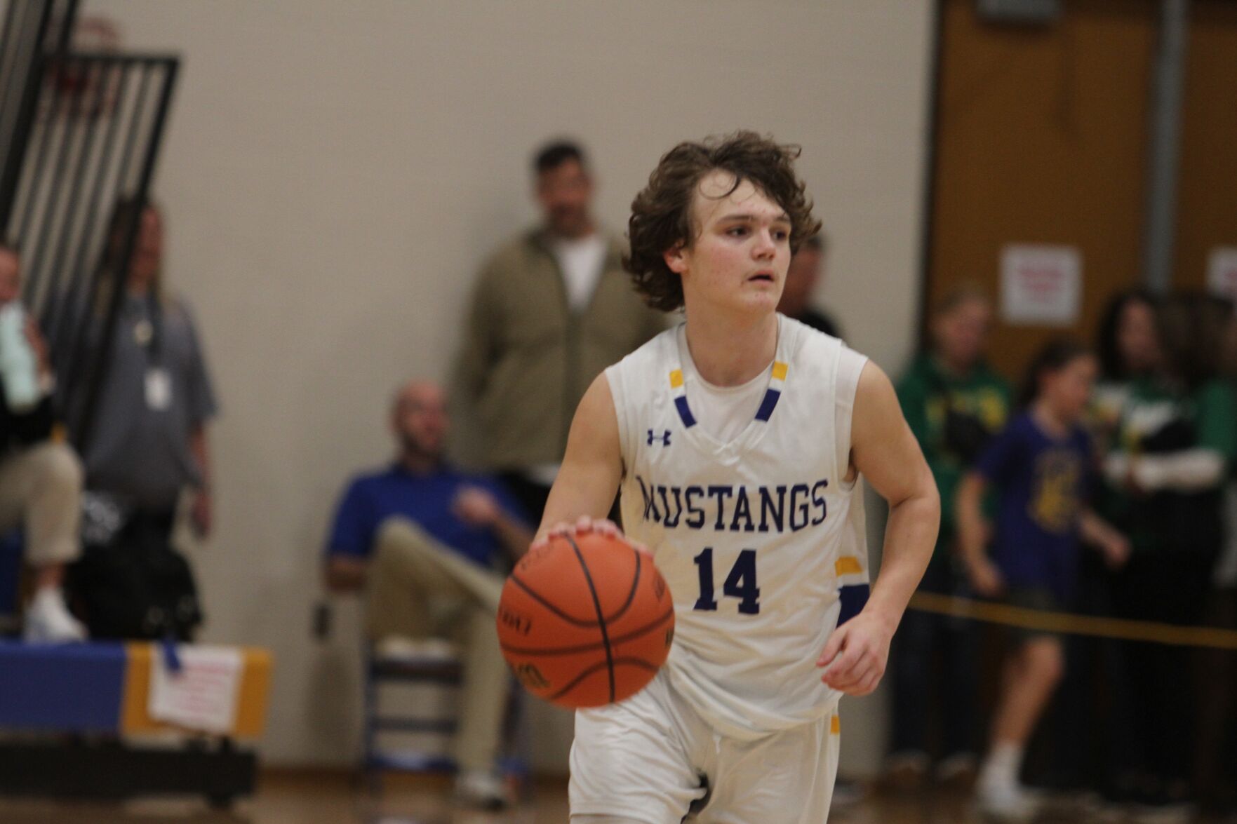 Mustangs dominate Shiners with triple threat trio for 58 points