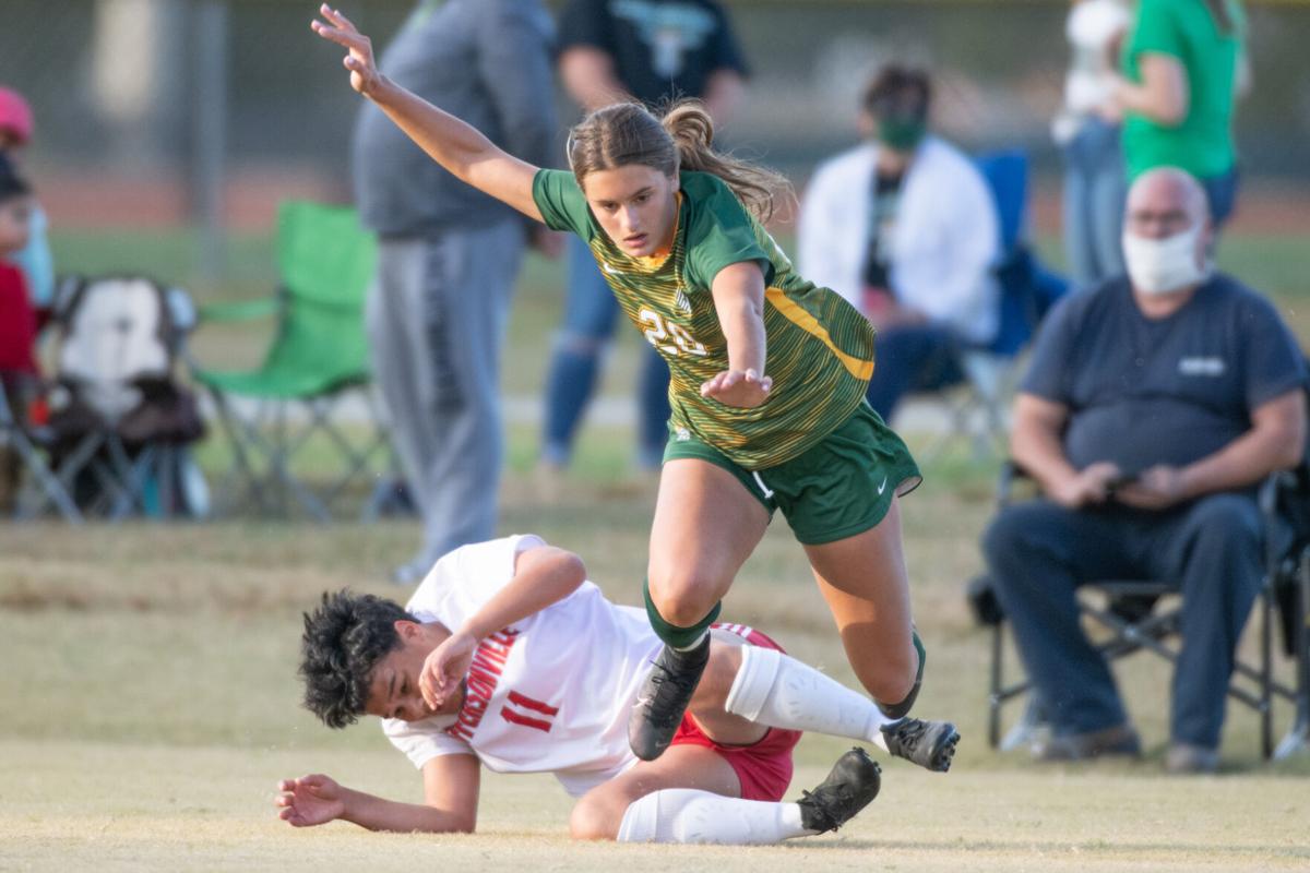 10-8-20_GirlsSoccerSectional-Floyd_37557.jpg