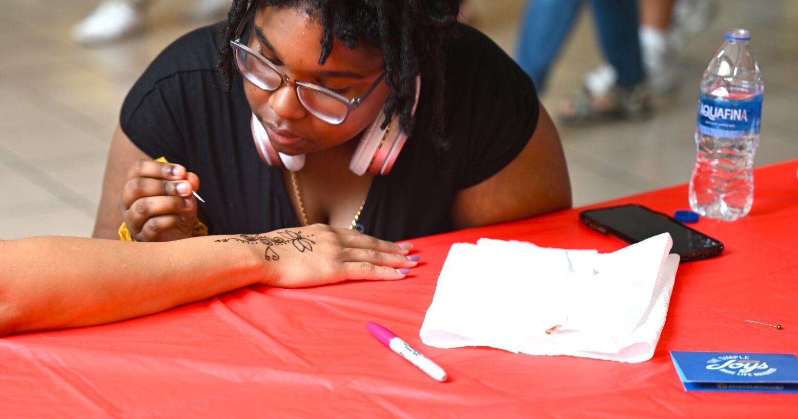 Teens host pop-up shops at Green Tree Mall - Vimarsana News
