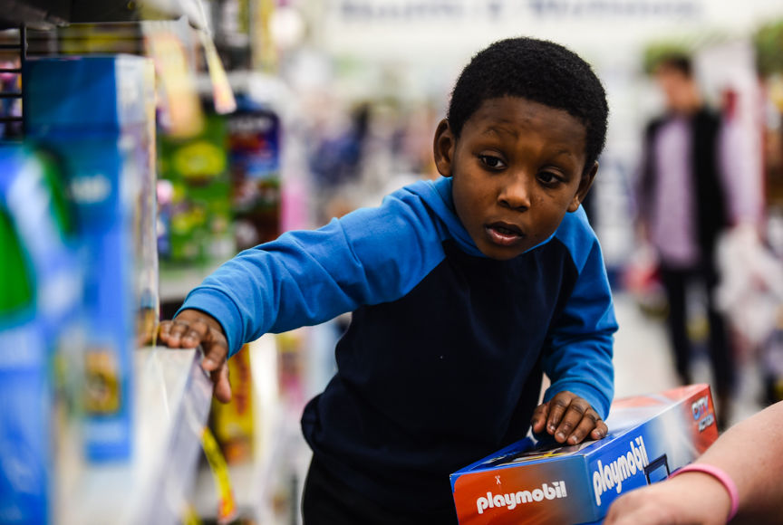 75 kids connect with new albany officers at shop with a cop event news newsandtribune com shop with a cop event