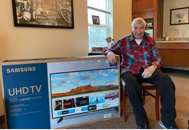 World War Ii Veteran Gifted Tv From Stranger An Electronic Store Assistant Manager Newsandtribune Com