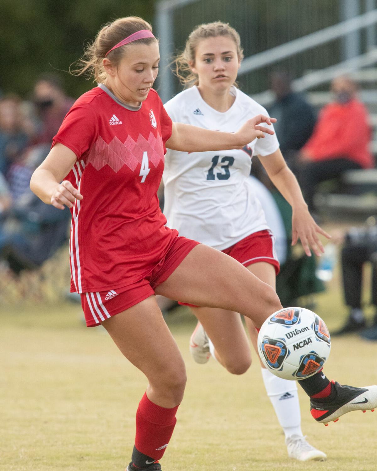 10-6-20_GirlsSoccerSectional-Floyd_37135.jpg