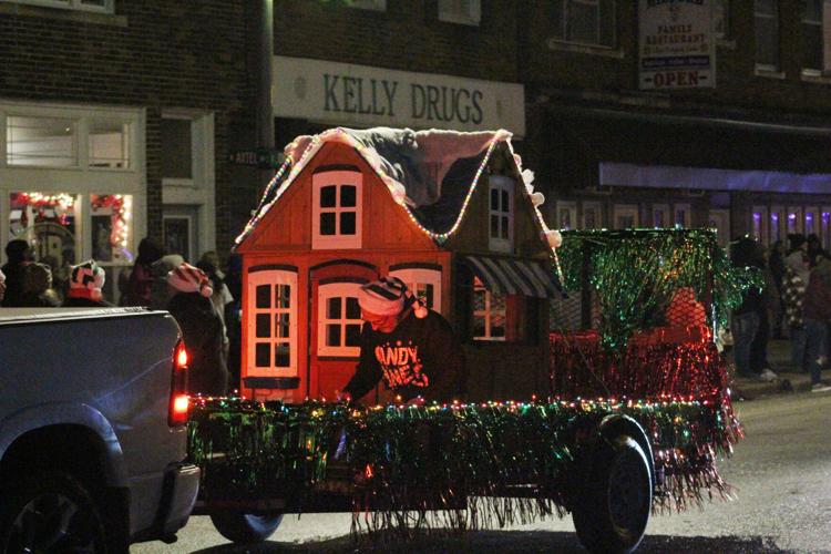 Milford presents Christmas Parade newsbug.info