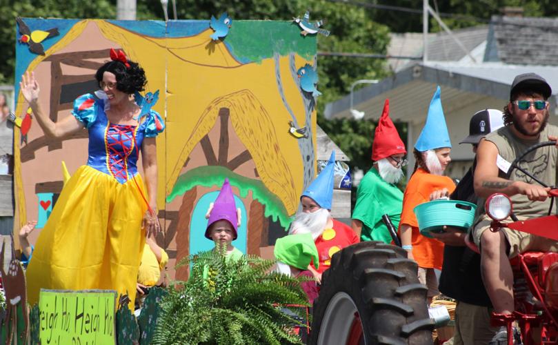 Old Settlers Parade presented in Cissna Park News newsbug.info