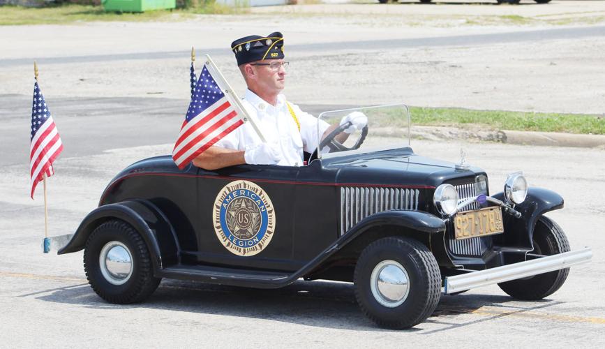 Annual Old Settler's Parade presented in Cissna Park newsbug.info