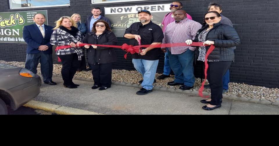 Watseka chamber hosts ribboncutting at new business Business