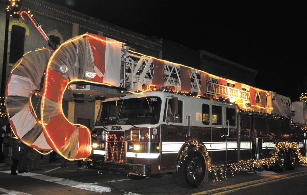 Watseka lights up downtown with Christmas parade Iroquois County's