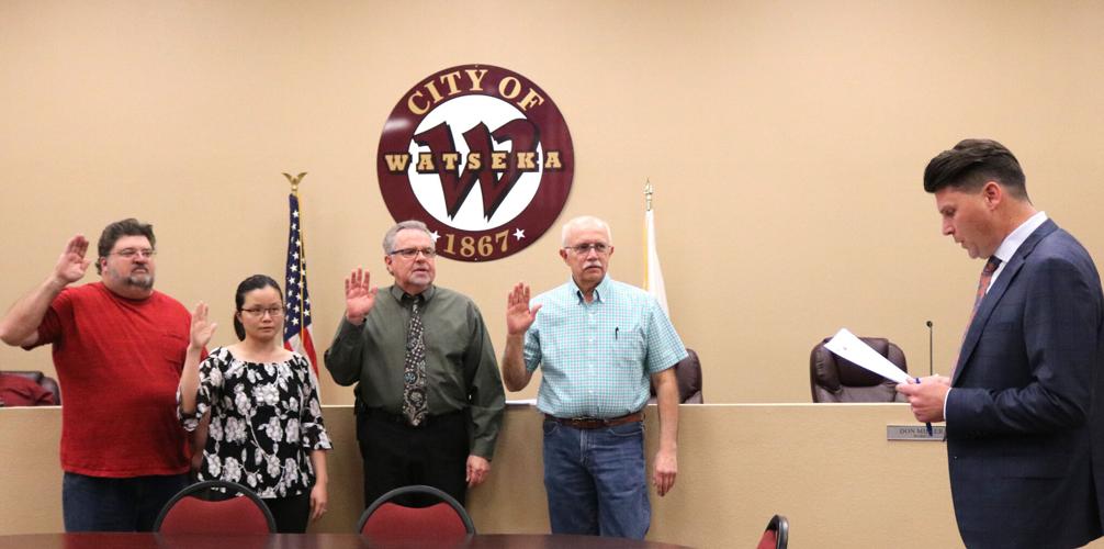 Watseka aldermen take oath of office News newsbug.info
