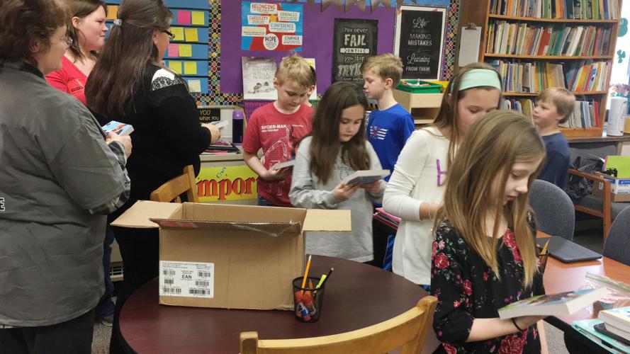 Van kids enjoy books with local sponsor News newsbug.info