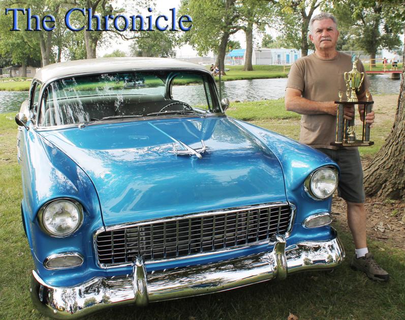 Classic car collectors take part in annual National Sweetcorn Festival