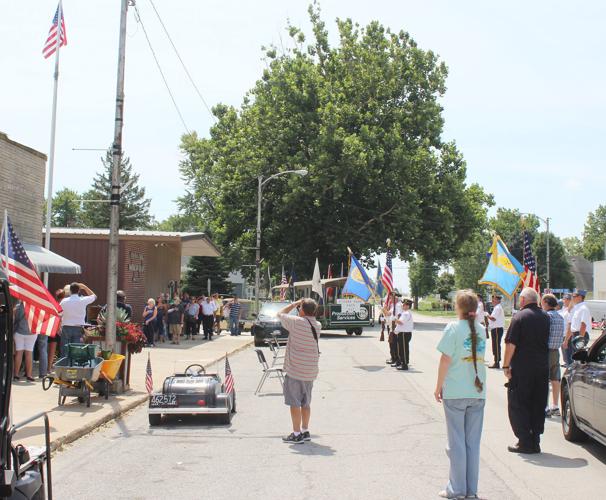 Annual Old Settler's Parade presented in Cissna Park newsbug.info
