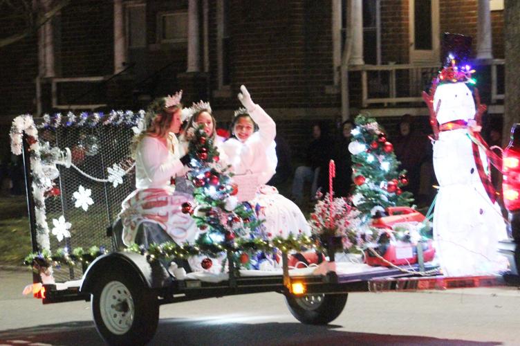 PHOTO GALLERY 2023 Covington Christmas Parade Photos newsbug.info
