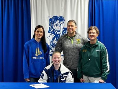 Cross country runner signs with DACC