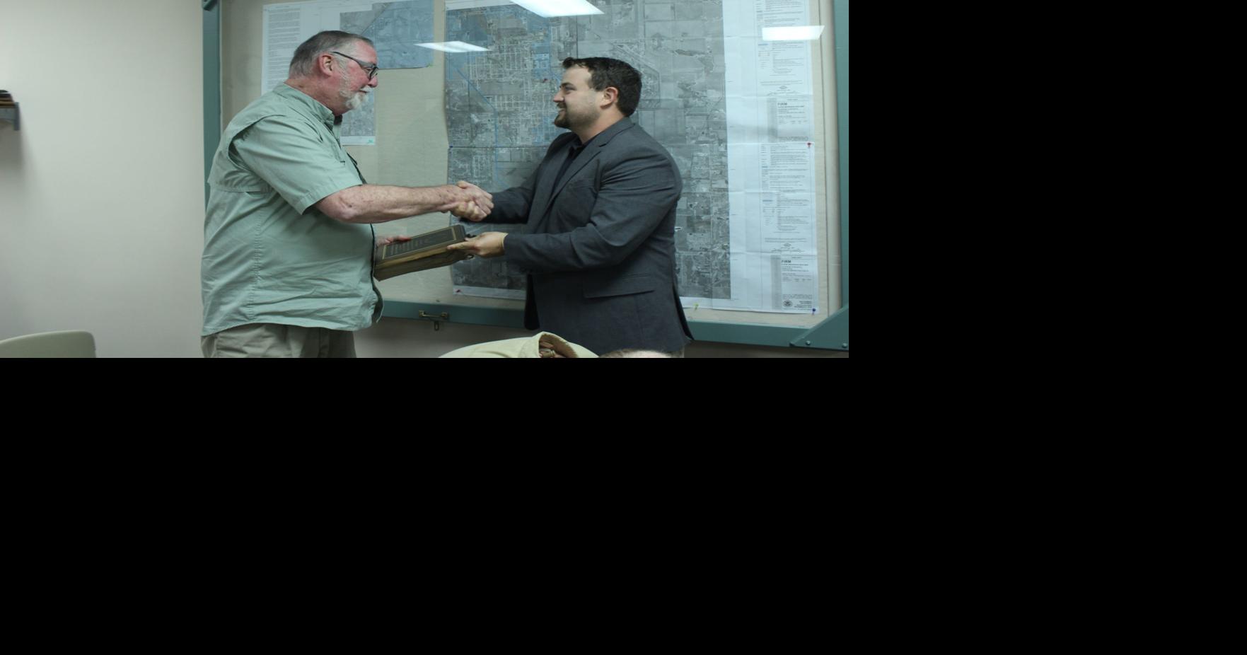 DeMotte Council applauds retired town manager News newsbug.info