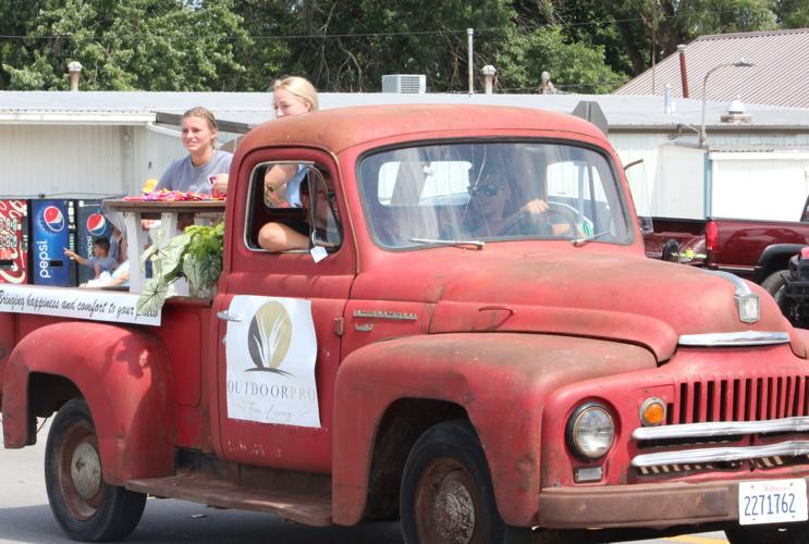 Old Settlers Parade presented in Cissna Park News newsbug.info