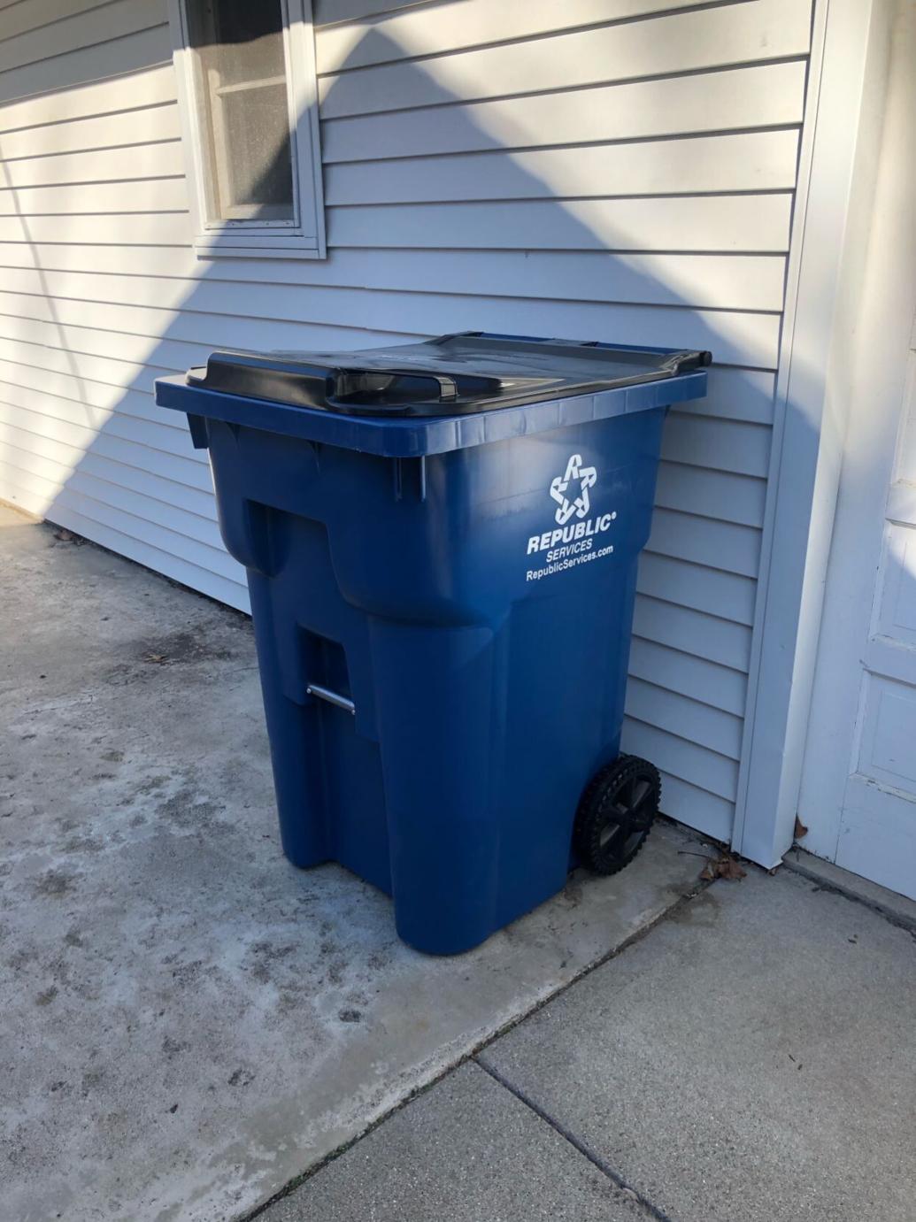 New garbage totes distributed to Watseka residents Iroquois County's TimesRepublic newsbug.info
