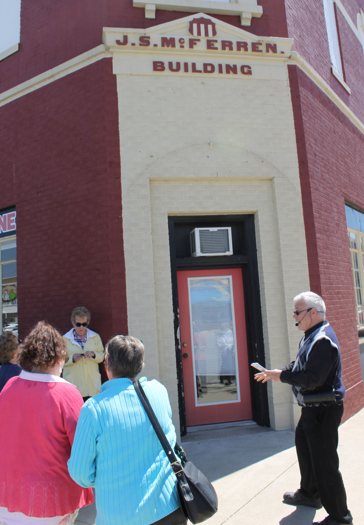 Walk explores rich history of downtown Hoopeston Hoopeston Chronicle