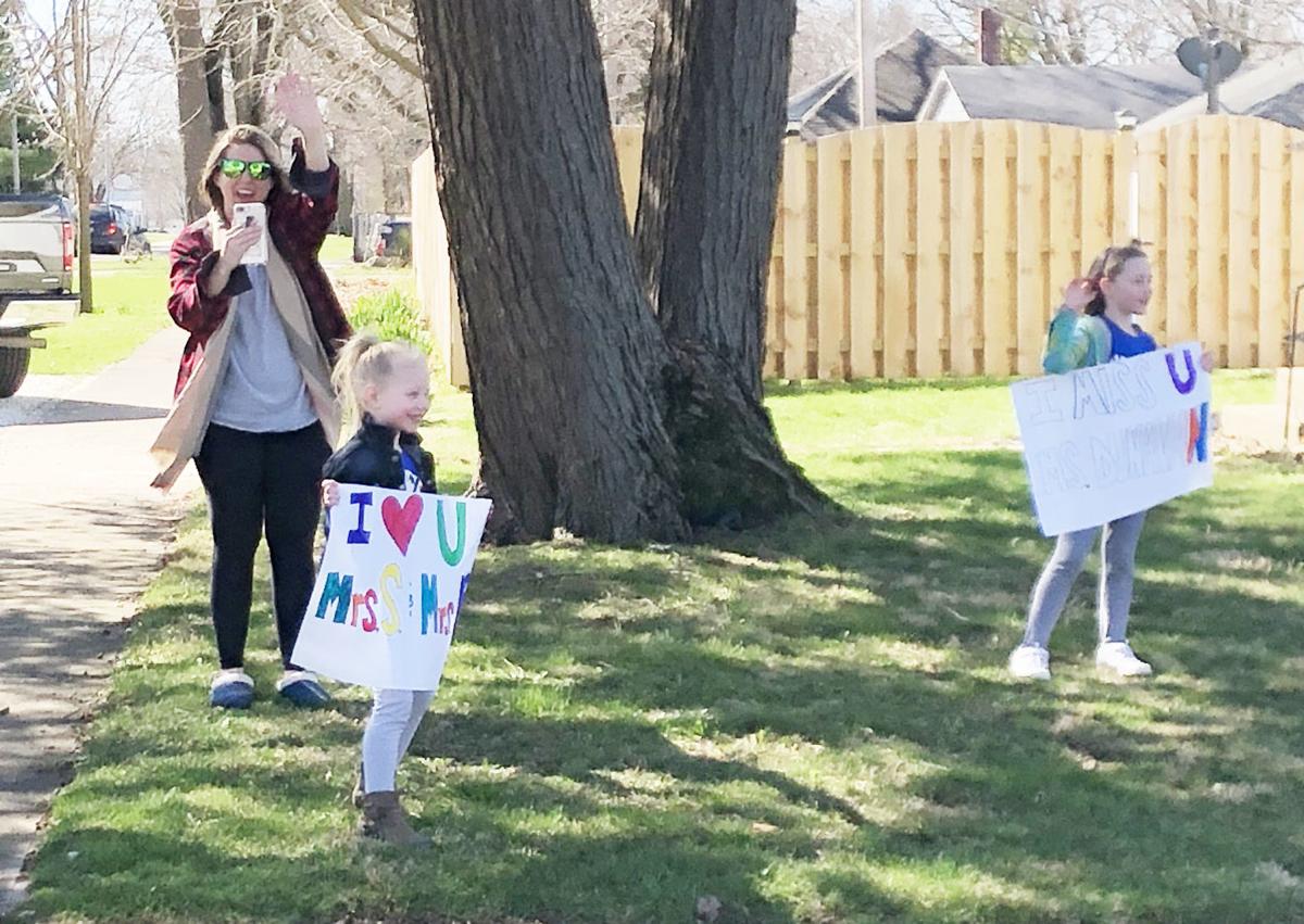 RossvilleAlvin teachers present parade through community before