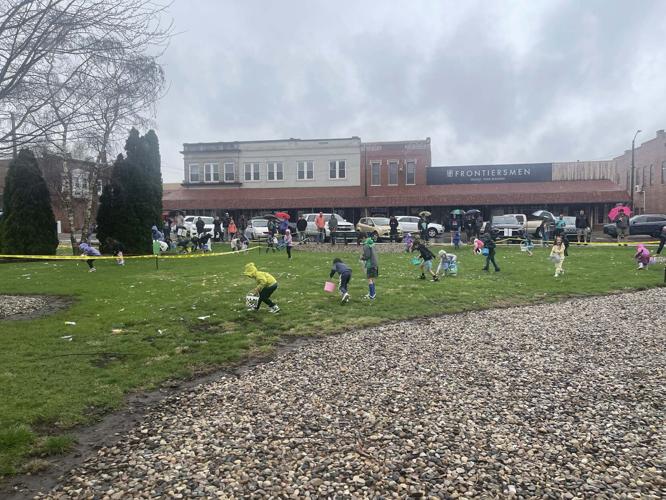 Rain doesn't deter Easter egg hunters in Kentland | News | newsbug.info