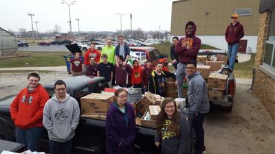 El Paso Gridley Show Choir Donates To Food Pantry Iroquois