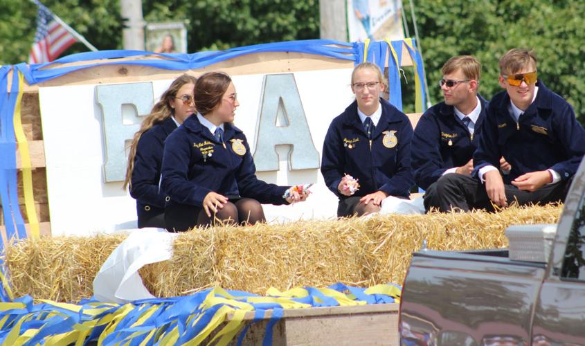 Old Settlers Parade presented in Cissna Park News newsbug.info