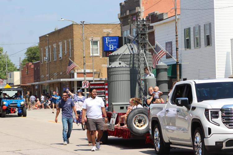 Area residents turn out for annual Old Settlers Parade newsbug.info