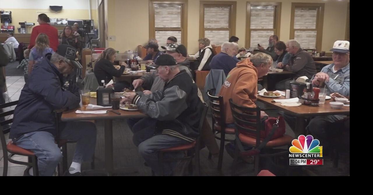 Golden Corral veterans with a free meal for Veterans Day