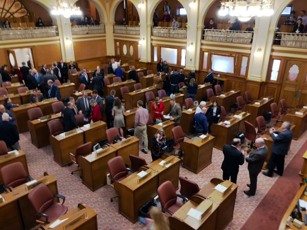 Kristi Noem Sworn In As South Dakota’s 33rd Governor | News ...