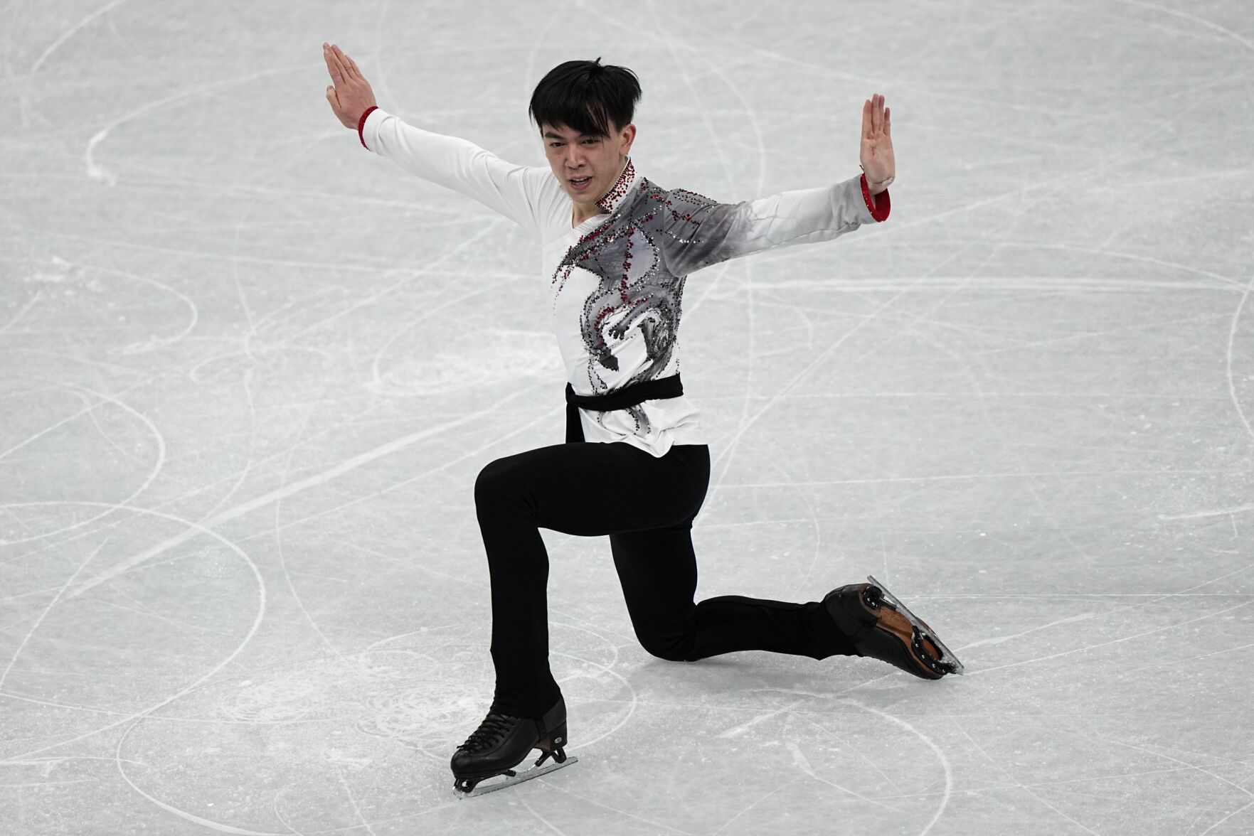 Olympics Live US figure skater Zhou out after COVID test News newscenter1