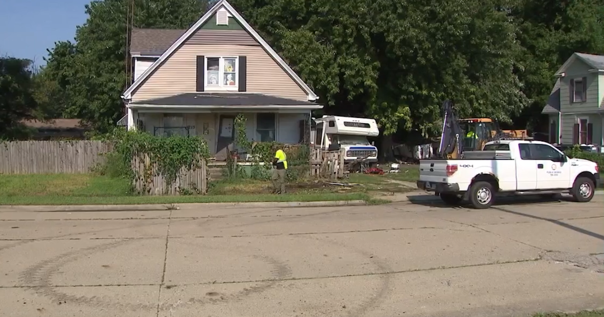 Springfield crews clean up homeless encampment area