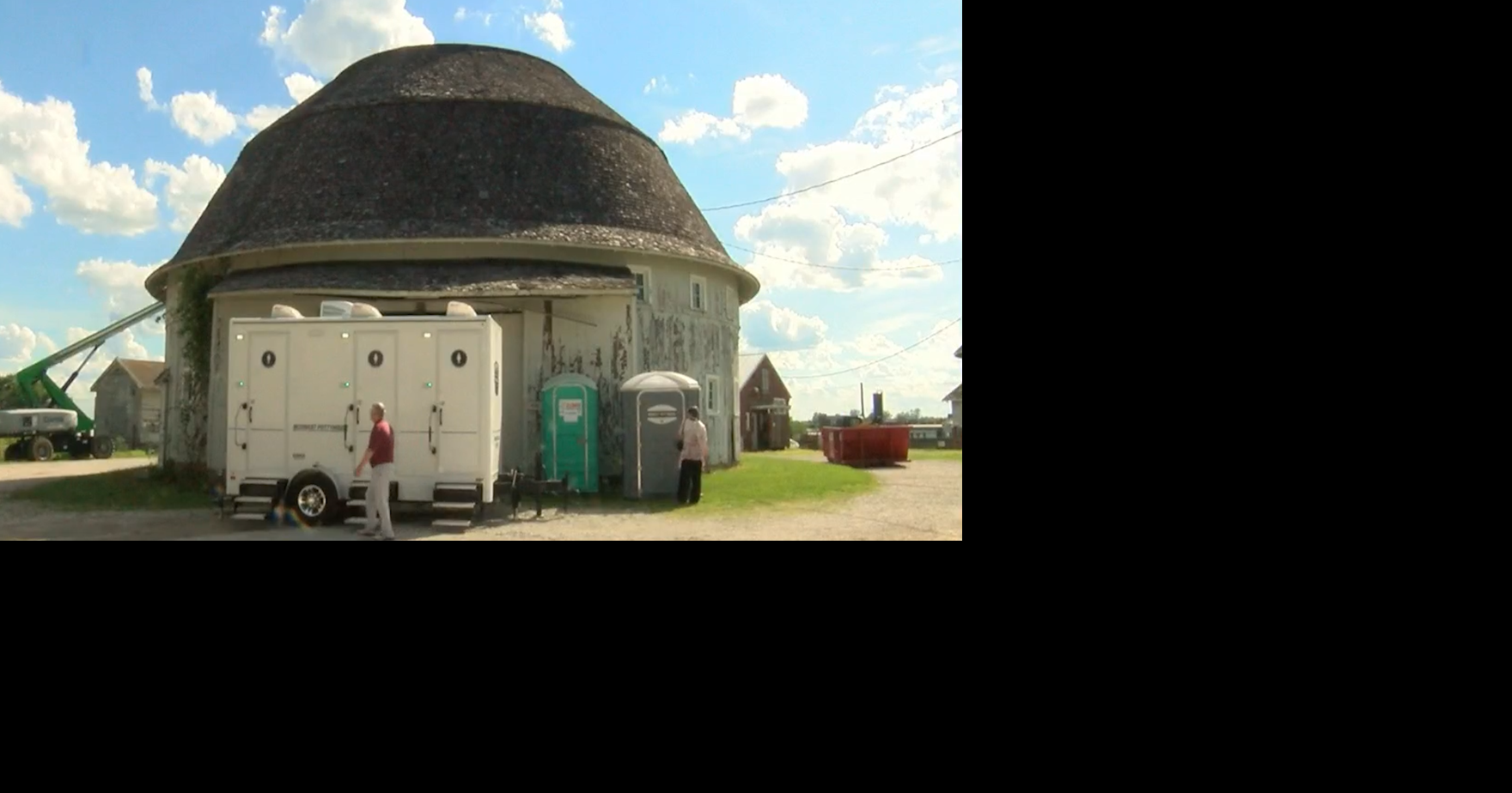 University of Illinois dedicates historic round barns to alumna