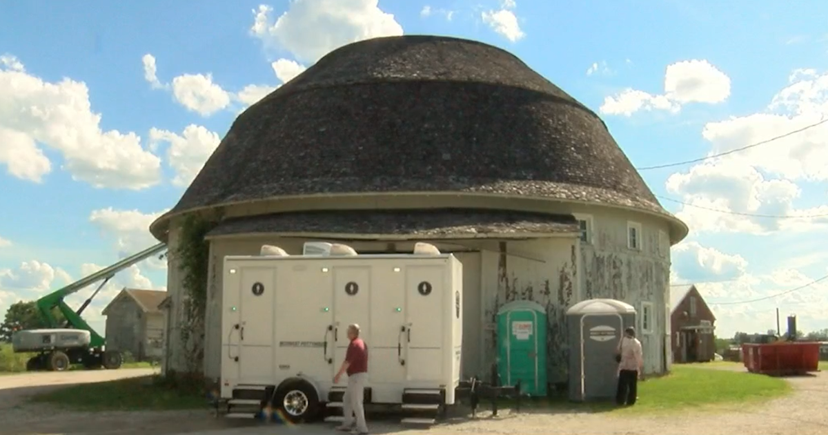 University of Illinois dedicates historic round barns to alumna