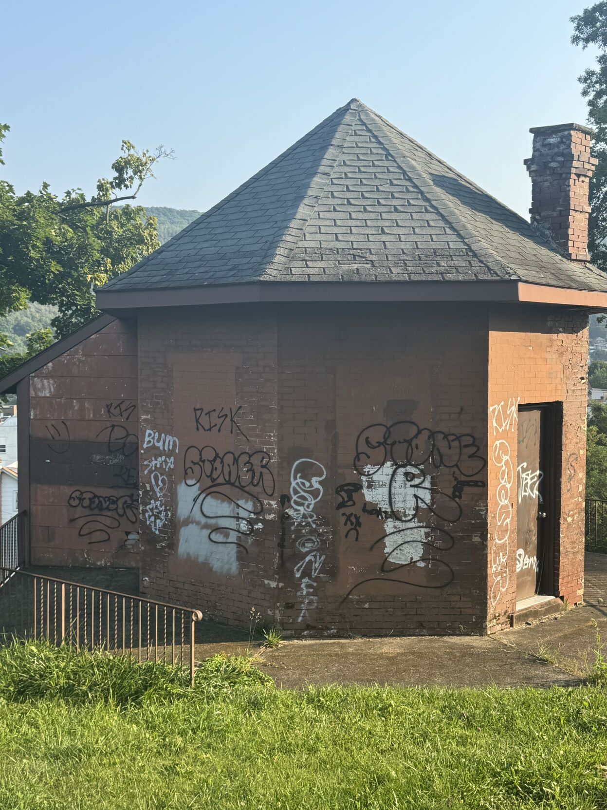 Shamokin Cemetery vandalized with graffiti | Local | newsitem.com