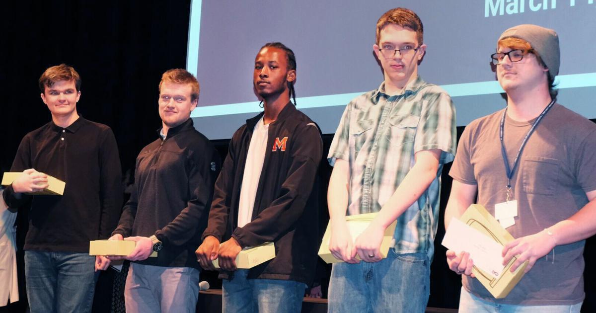 Csiu CSIU staff honor students, memorialize colleague | Local | newsitem.com