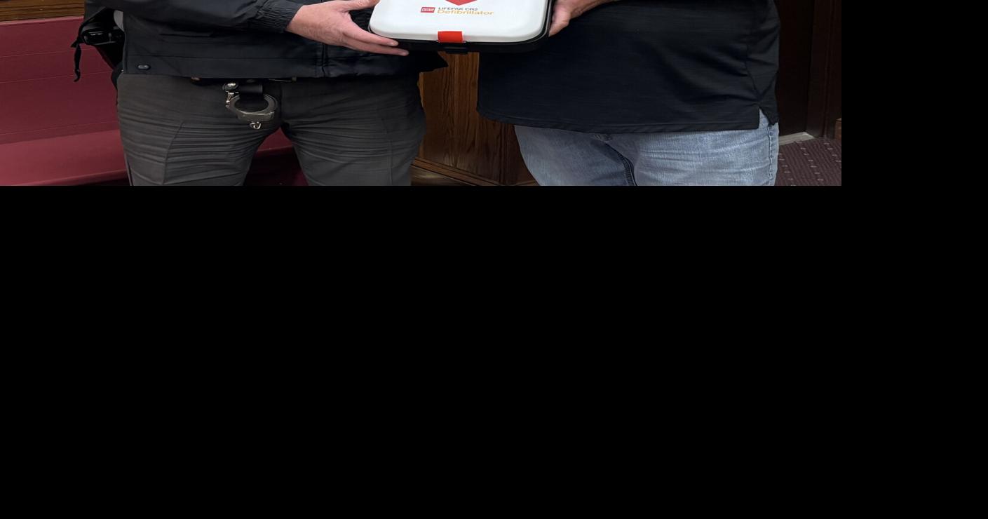 Rumberger donates AED to CTPD | Local | newsitem.com