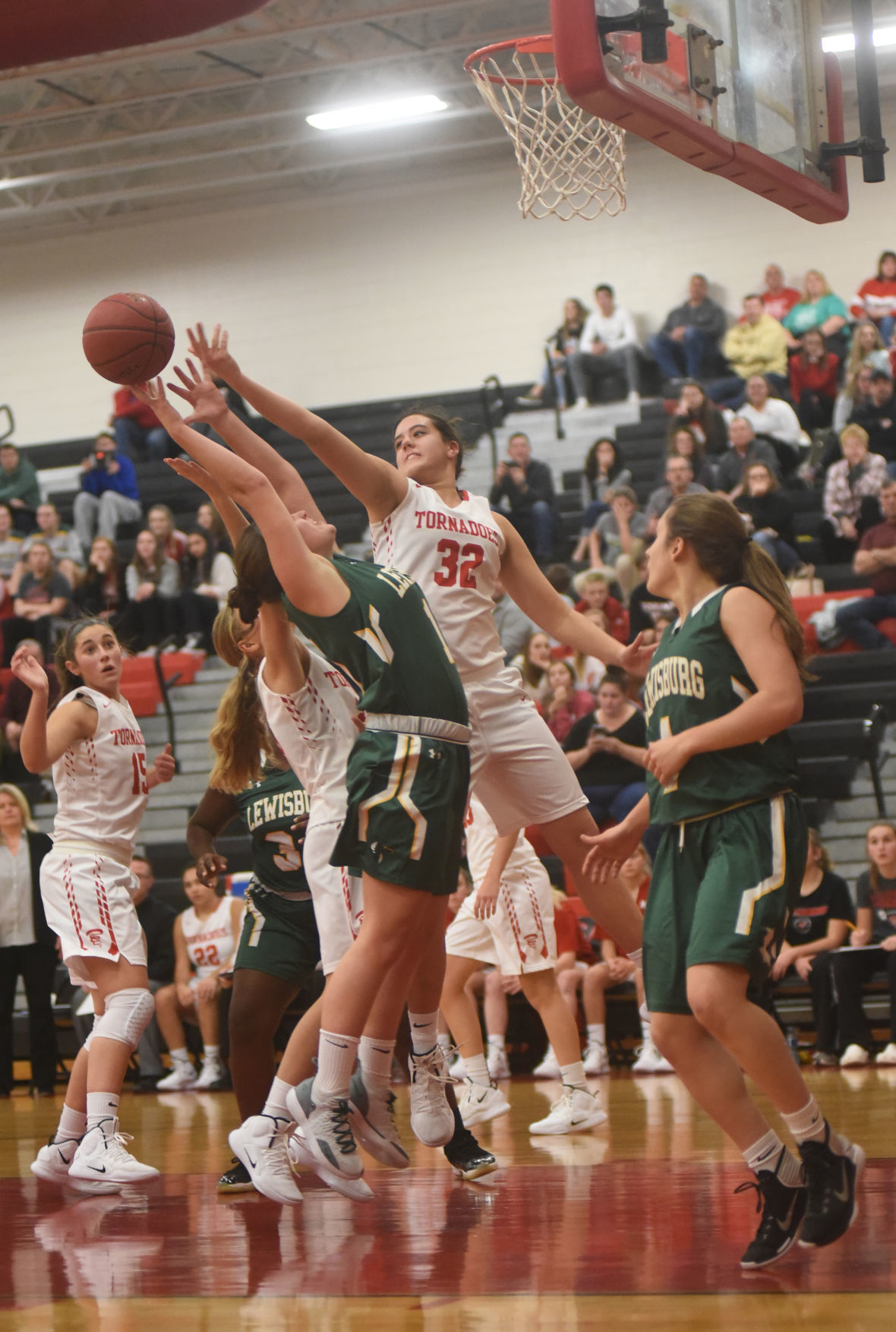 H.S. Basketball Lewisburg sinks Mount Carmel, 5140, to open season