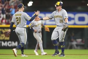 Monasterio's 3-run homer lifts Brewers to 14th straight win, 6-5 over Reds