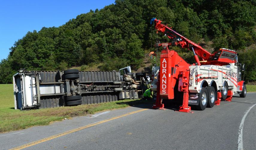 Box truck rolls over on Route 61 near Anthra Plaza | Local | newsitem.com