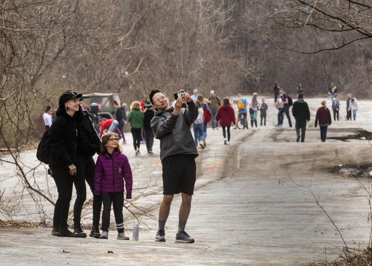 Despite Warnings To Avoid Groups Of 10 People Graffiti Highway Filled With Hundreds Of People Local Newsitem Com