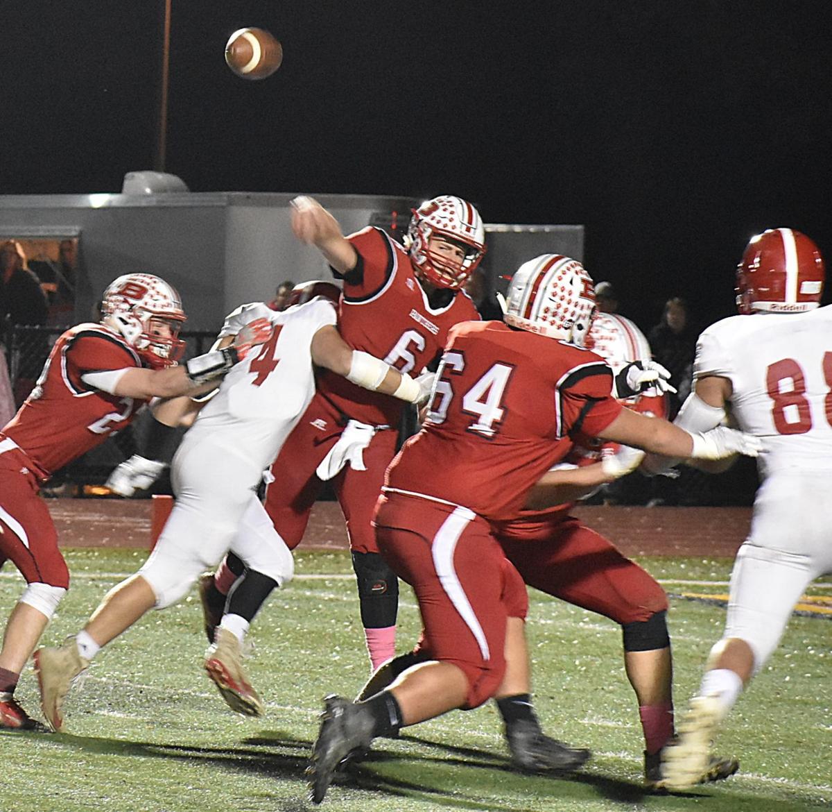 H.S. Football Mount Carmel stages Bucket defense for 22nd straight
