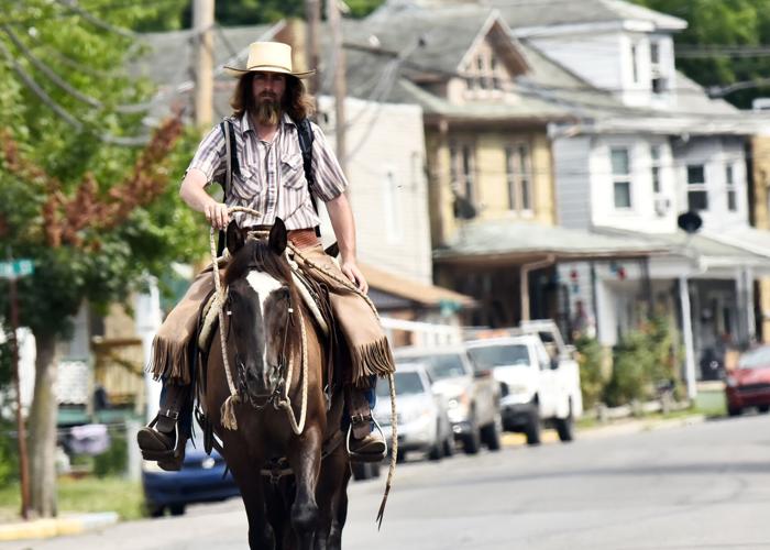 Man on horseback riding across America passes through area | Local ...