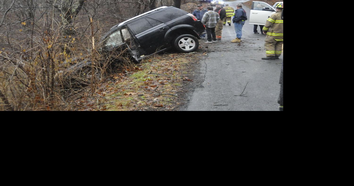 SUV hits tree after driver tries to avoid deer | Local | newsitem.com