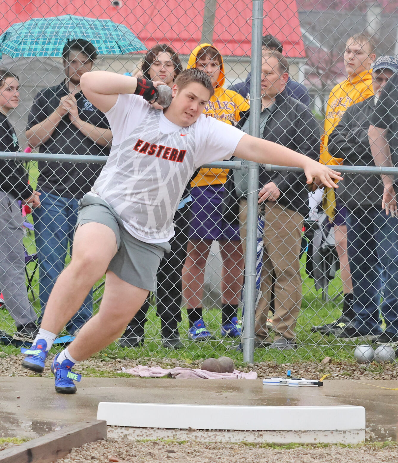 Tomlison sets new school discus record at Raidiger Invitational BVM