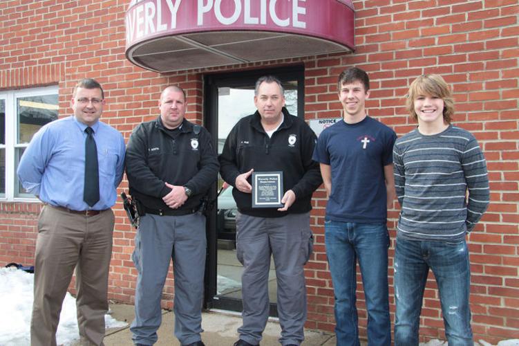 Waverly students show appreciation to Waverly Police, Waverly Fire